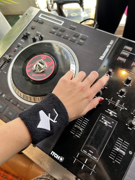 ICON WRISTBAND - BLACK