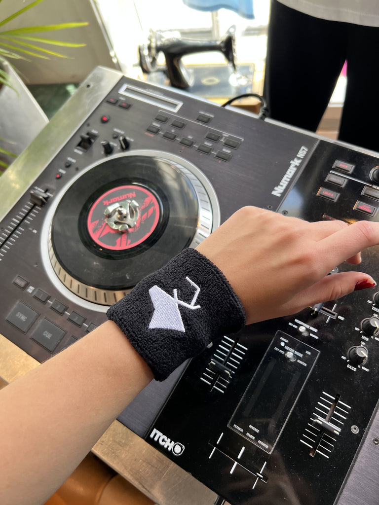 ICON WRISTBAND - BLACK