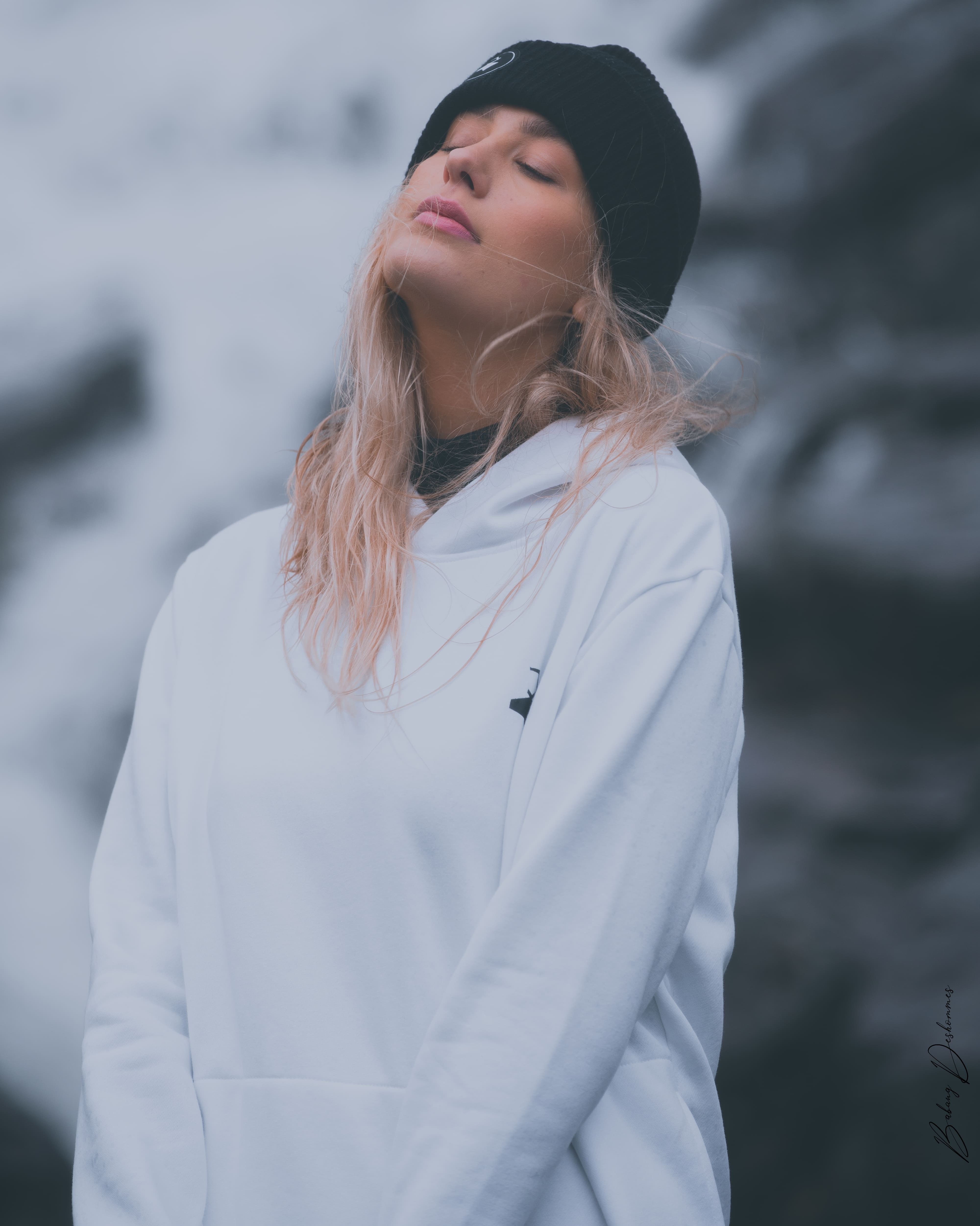 ICON HOODIE WHITE - REIN LOVE CLOTHING